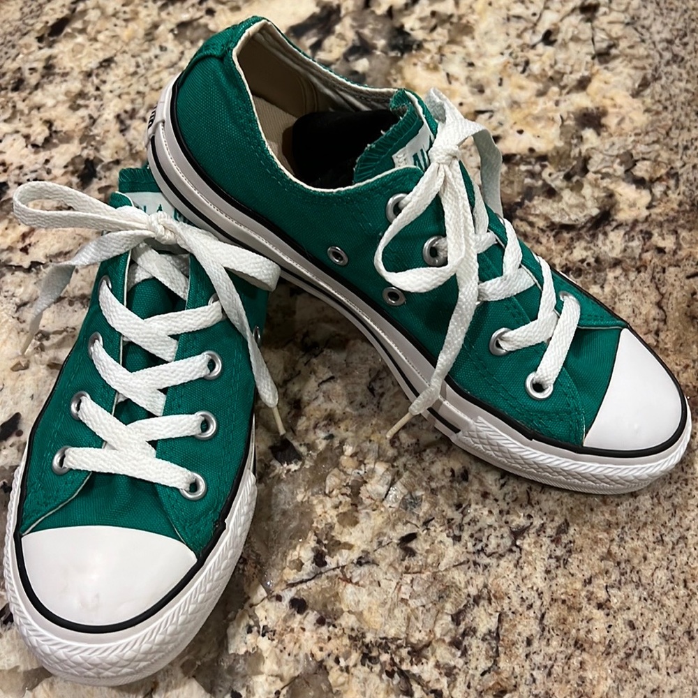 Green Chuck converse tennis shoes, size 4 in men’s size 6 in women’s